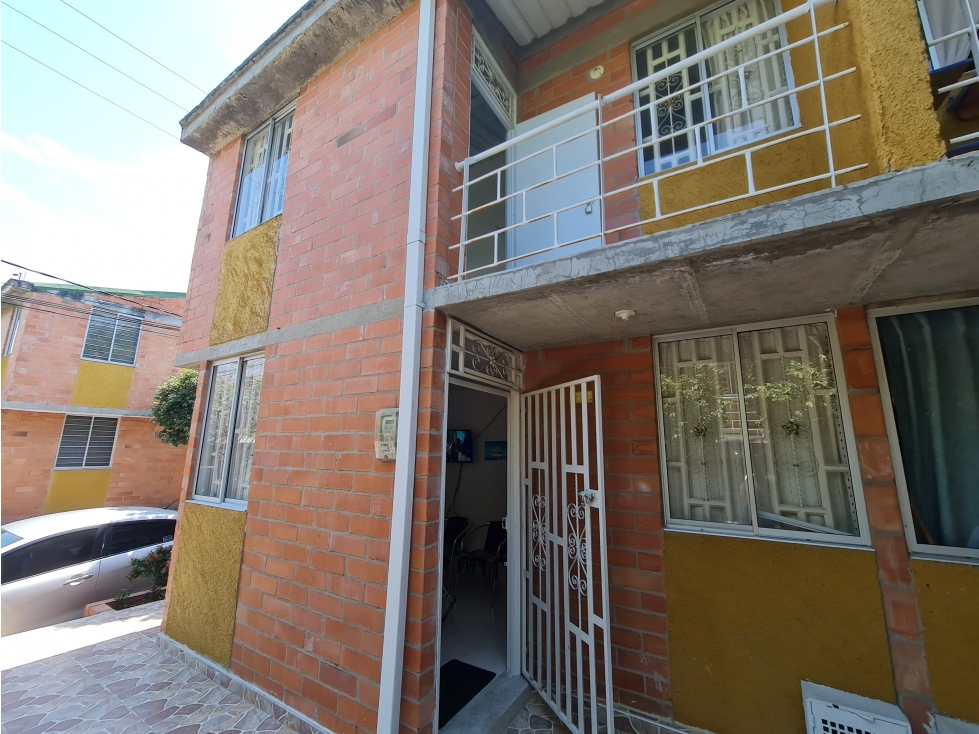 SE VENDE AMPLIA CASA EN SENDEROS DE LAS ACACIAS