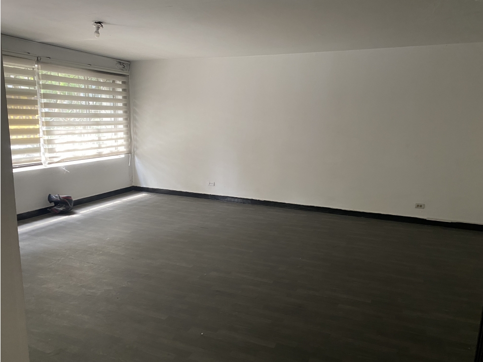 VENTA DE CASA-LOTE EN LAURELES NOGAL - MEDELLIN — foto 2