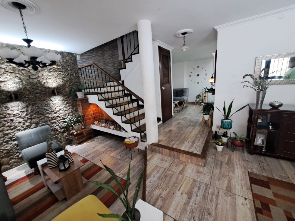Casa venta Velódromo unifamiliar 6 alcobas 4 baños 3 niveles — foto 2