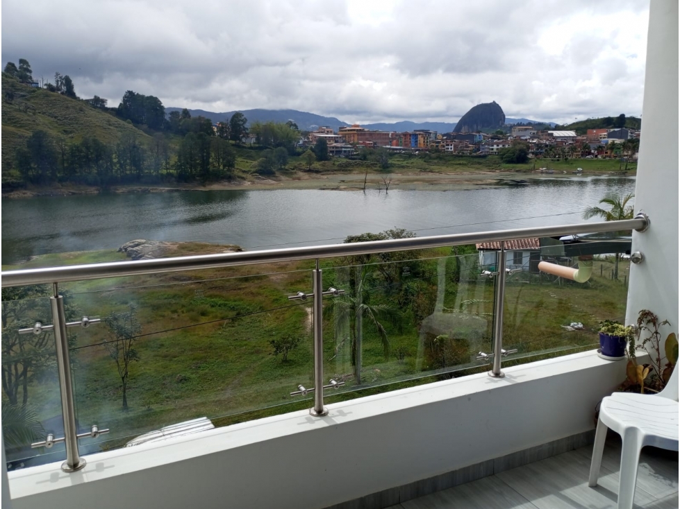 Apartamento Guatapé, frente a la represa