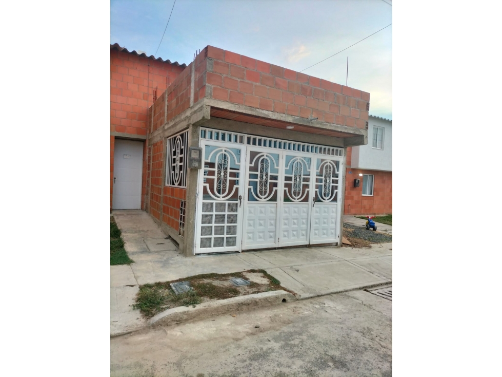 VENDO CASA EN MANZANARES - CIUDAD DEL VALLE - 2