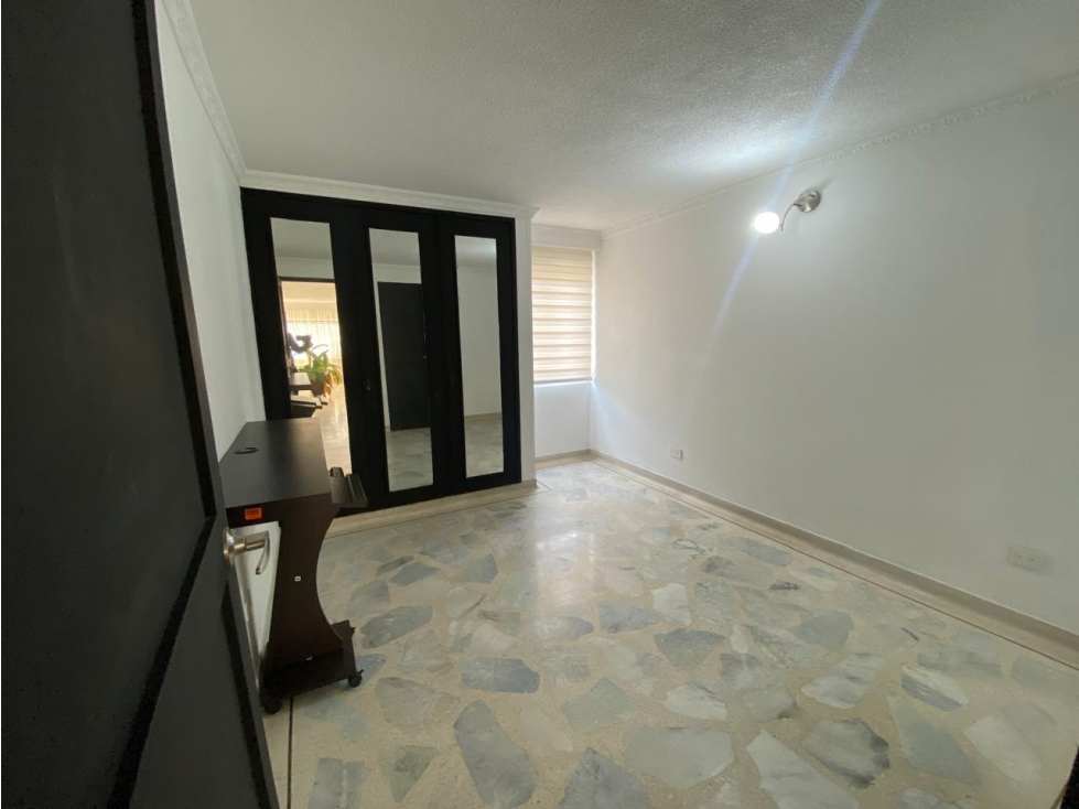 APARTAMENTO EN VENTA AL SUR DE CALI DEPARTAMENTAL CR LAURELES — foto 2