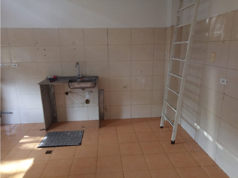 SE VENDE LOCAL EN CAÑASGORDAS — foto 6