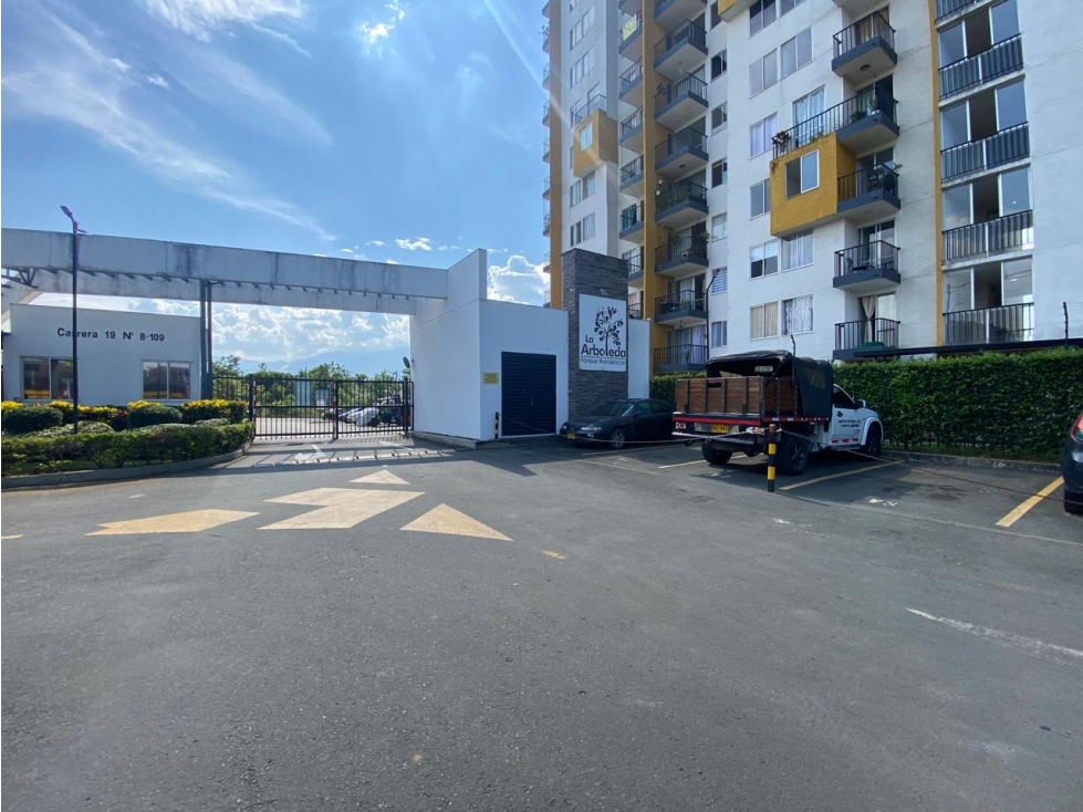 VENDO APARTAMENTO EN CR ARBOLEDA