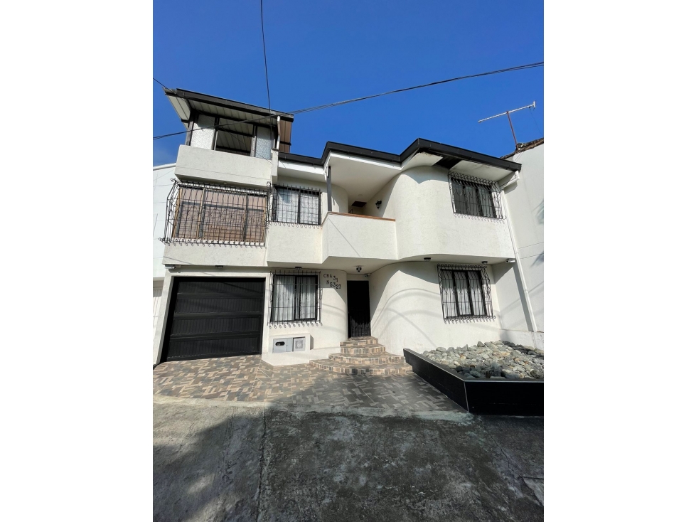 se vende casa de tres niveles/ Mirriñao