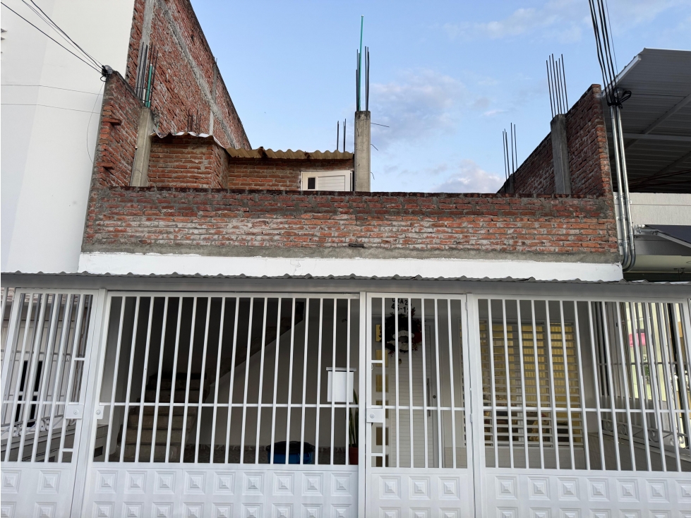VENDO CASA EN BARRIO ALTAMIRA