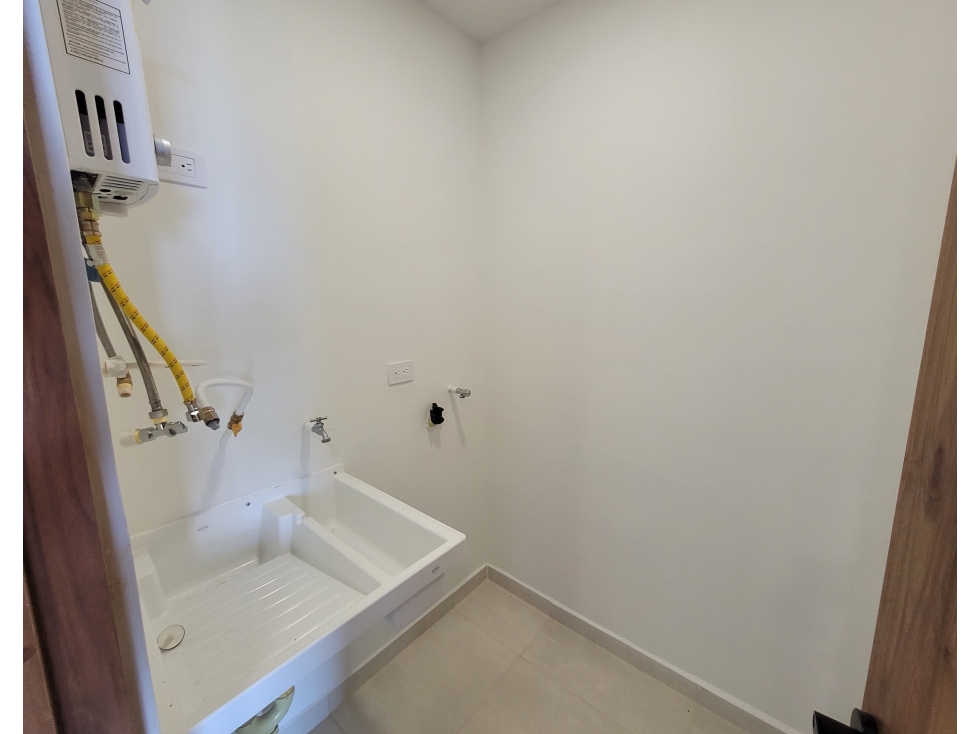 VENTA APARTASUITE AMOBLADA CERRITOS PEREIRA CON CUARTO UTIL — foto 5