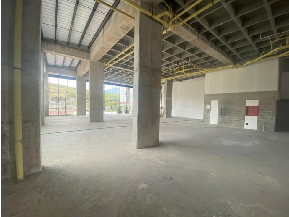 VENTA GRAN LOCAL COMERCIAL AV. 30 DE AGOSTO PEREIRA — foto 6