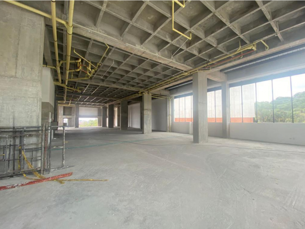 VENTA GRAN LOCAL COMERCIAL AV. 30 DE AGOSTO PEREIRA — foto 3