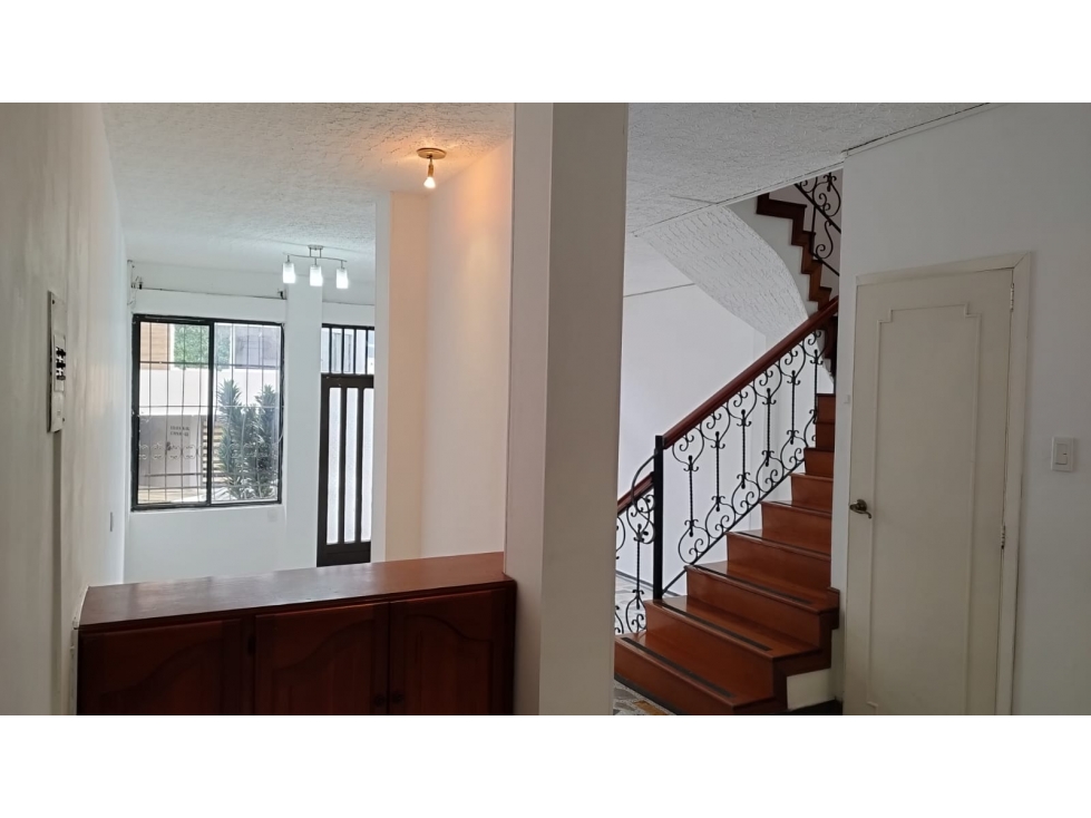 VENTA CASA AMPLIA EN SECTOR COMERCIAL EN PINARES PEREIRA — foto 3