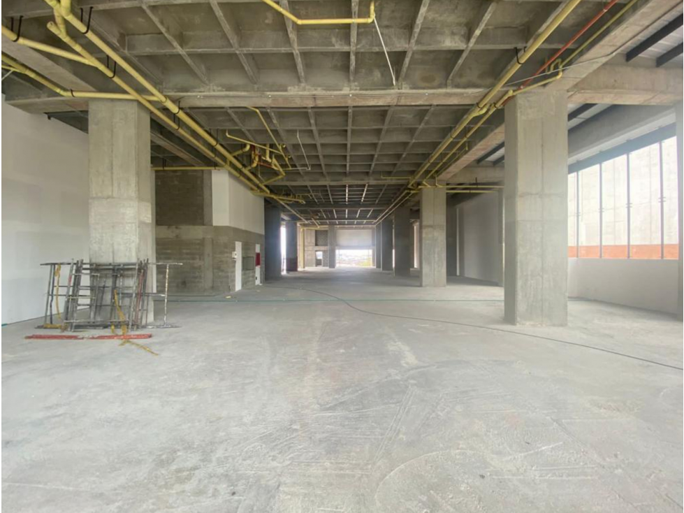 VENTA GRAN LOCAL COMERCIAL AV. 30 DE AGOSTO PEREIRA — foto 4