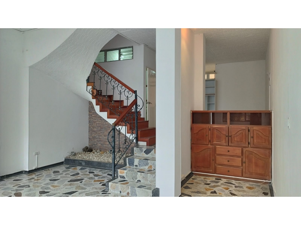 VENTA CASA AMPLIA EN SECTOR COMERCIAL EN PINARES PEREIRA — foto 2