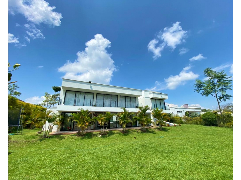 VENTA AMPLIA CASA CAMPESTRE CON OCHO HABITACIONES CERRITOS PEREIRA