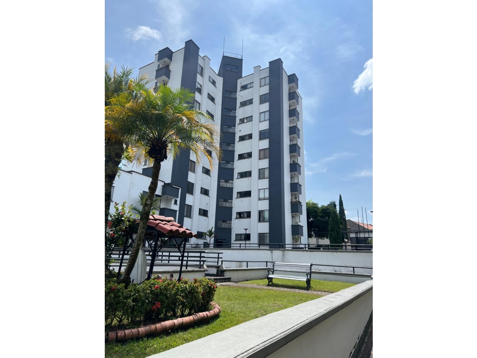 VENTA AMPLIA Y HERMOSA CASA CERCA A LA AVENIDA 30 DE AGOSTO DE PEREIRA — foto 2