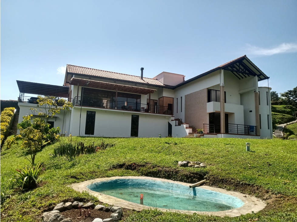 VENTA CASA CAMPESTRE CON HERMOSO LOTE EN SANTA ROSA DE CABAL