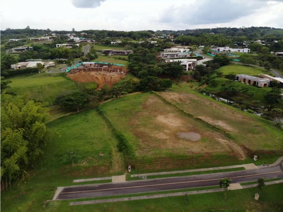 VENTA ESPECTACULAR LOTE EN CONDOMINIO CERRITOS PEREIRA — foto 3