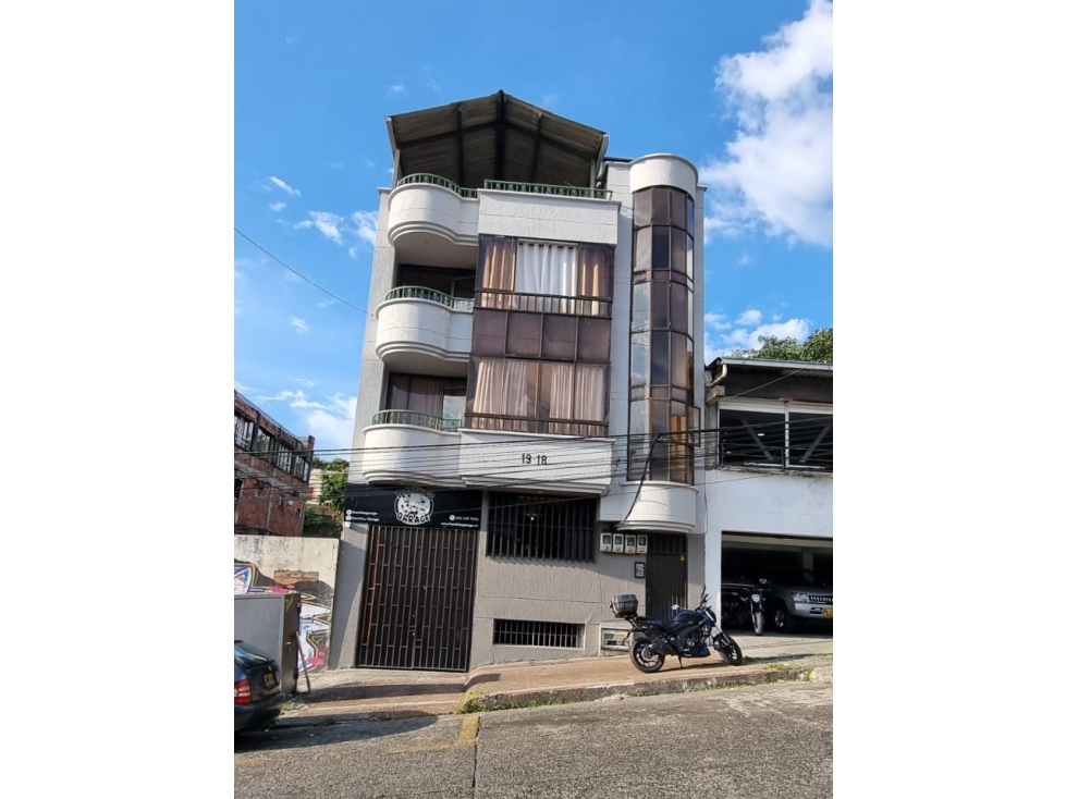 VENTA EDIFICIO CON 3 APARTAMENTOS, PEREIRA