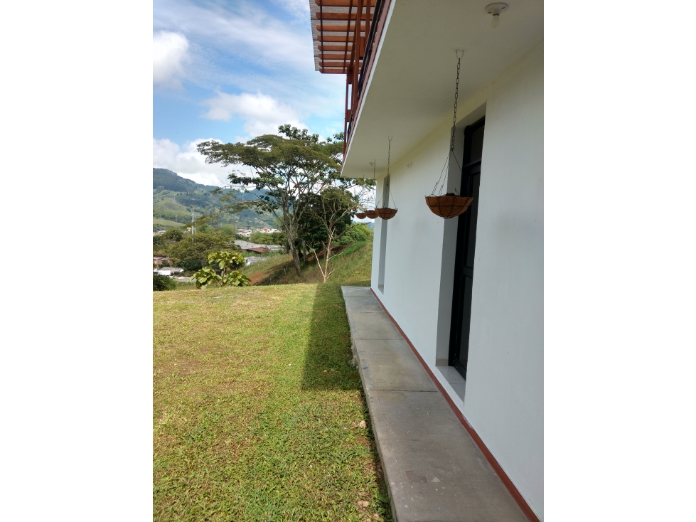 VENTA CASA CAMPESTRE CON HERMOSO LOTE EN SANTA ROSA DE CABAL — foto 5