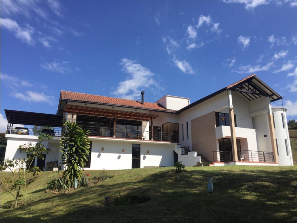 VENTA CASA CAMPESTRE CON HERMOSO LOTE EN SANTA ROSA DE CABAL — foto 2