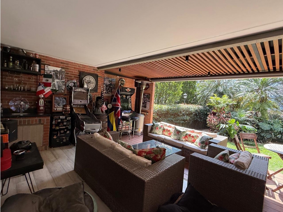 VENTA CASA POBLADO CERCA AL CES