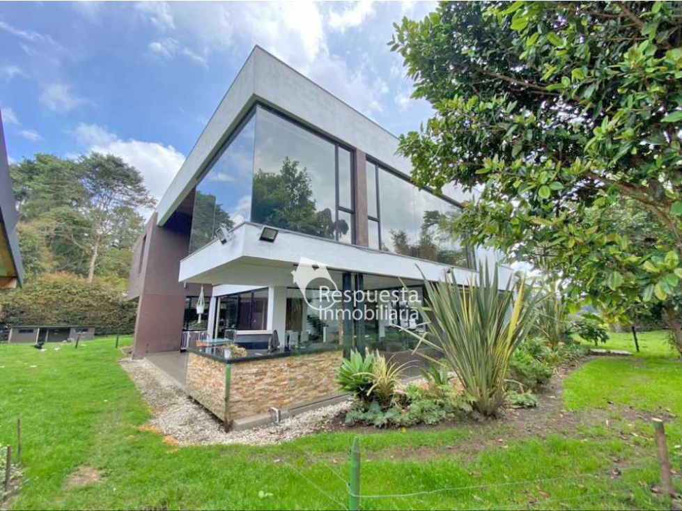 Venta hermosa casa Alto de las palmas. por mall indiana