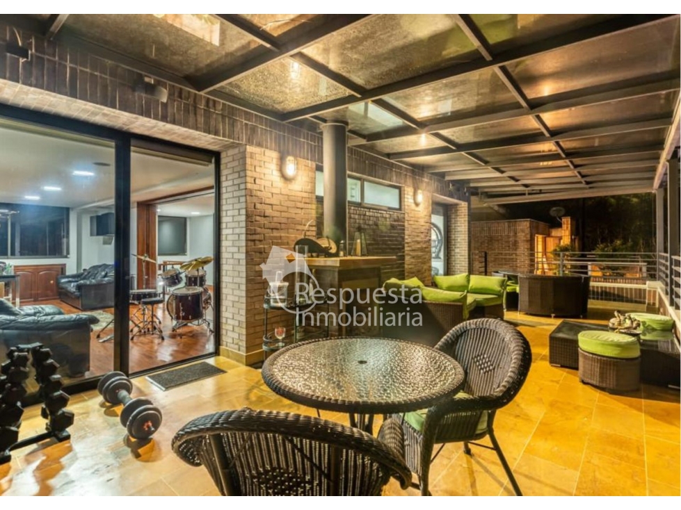 Venta en el poblado, hermosa casa con piscina privada en Medellín — foto 3