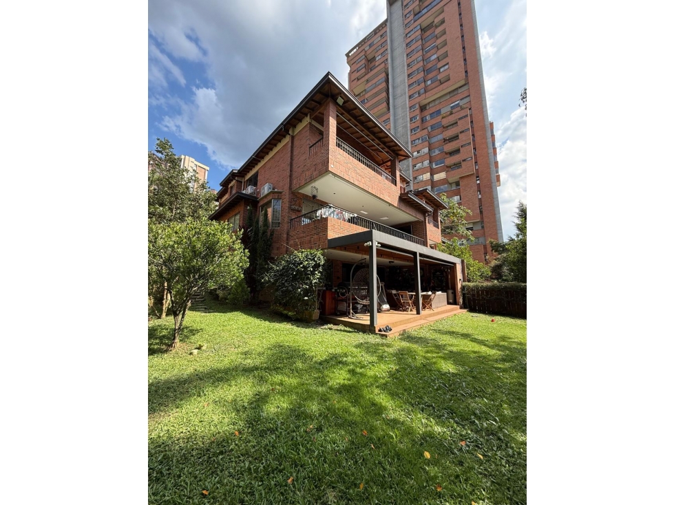 VENTA CASA POBLADO CERCA AL CES