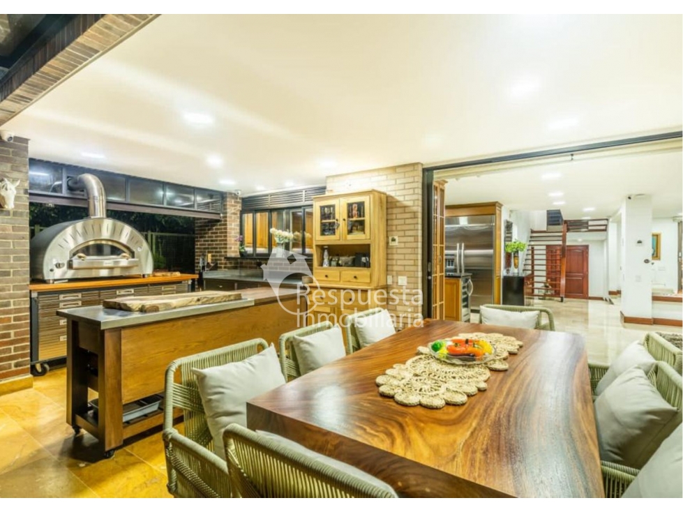 Venta en el poblado, hermosa casa con piscina privada en Medellín — foto 5