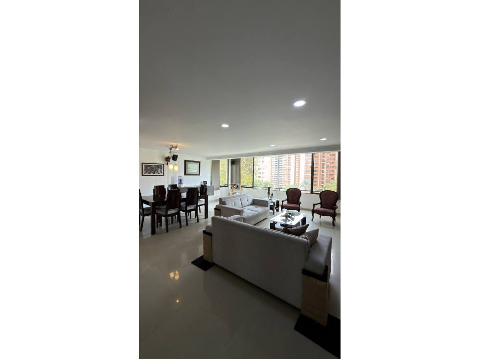 Amplio apartamento en los Parra