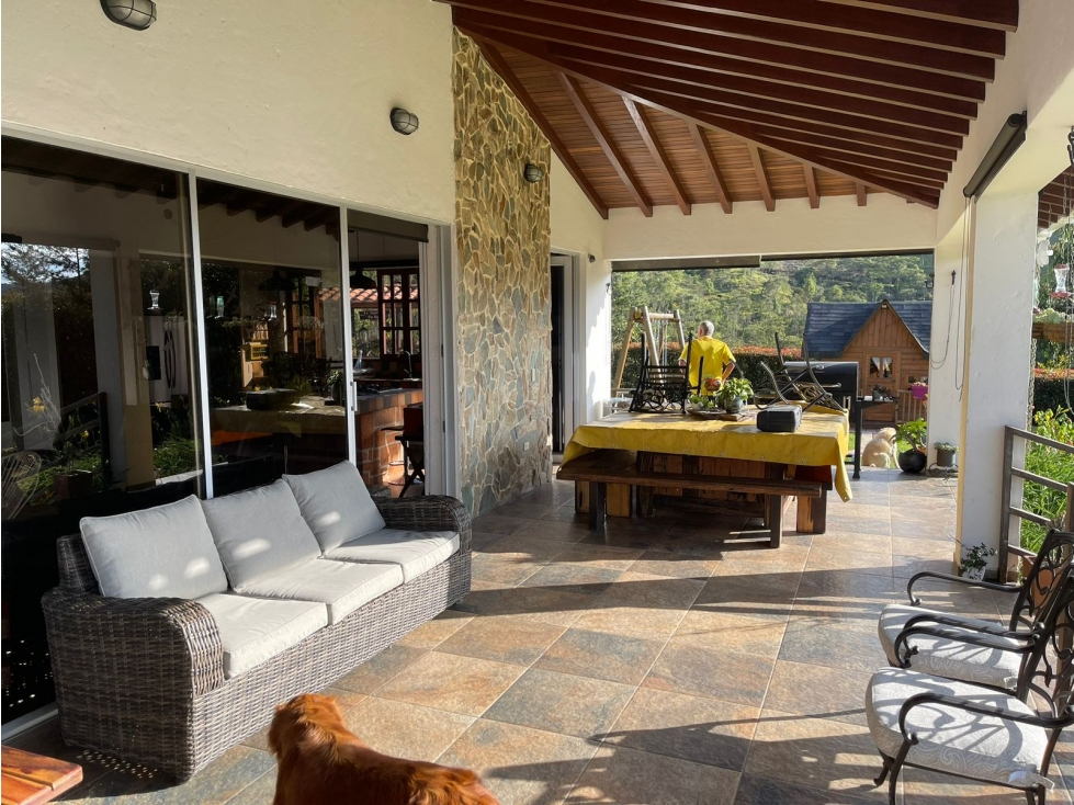 Finca en Venta en Marinilla | 2 Cuadras, Casa de 253 m² y Jacuzzi — foto 4