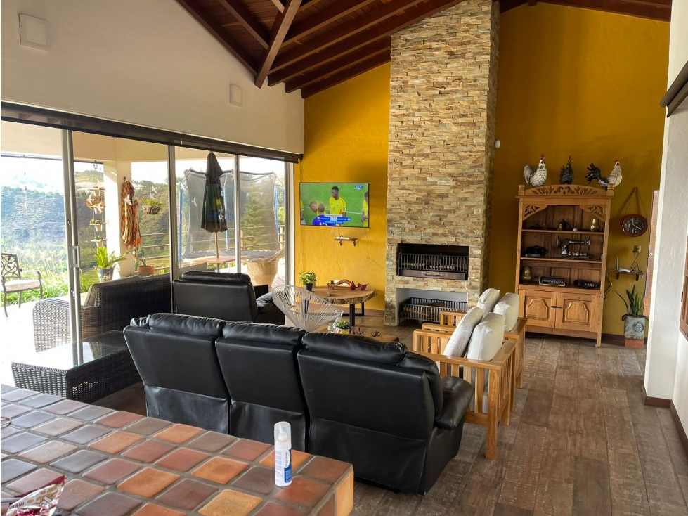 Finca en Venta en Marinilla | 2 Cuadras, Casa de 253 m² y Jacuzzi — foto 5