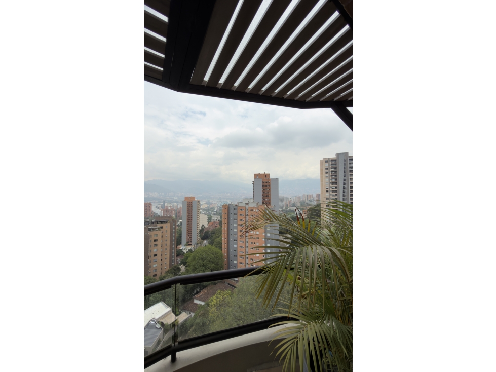 Penthouse Remodelado con cine cerca al mall Verona