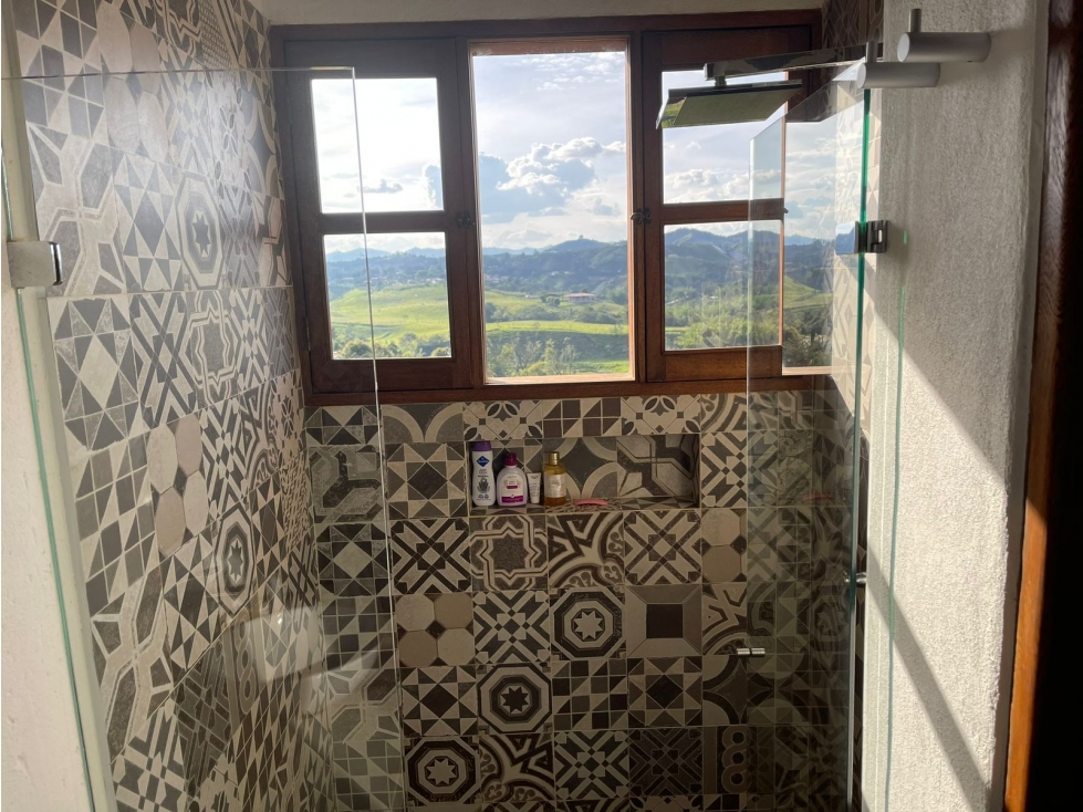 Finca en Venta en Marinilla | 2 Cuadras, Casa de 253 m² y Jacuzzi — foto 6