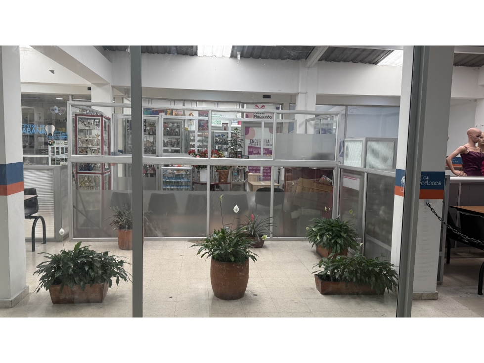 LOCAL EN VENTA EN FACATATIVA CENTRO COMERCIAL LOS PORTONES - 2