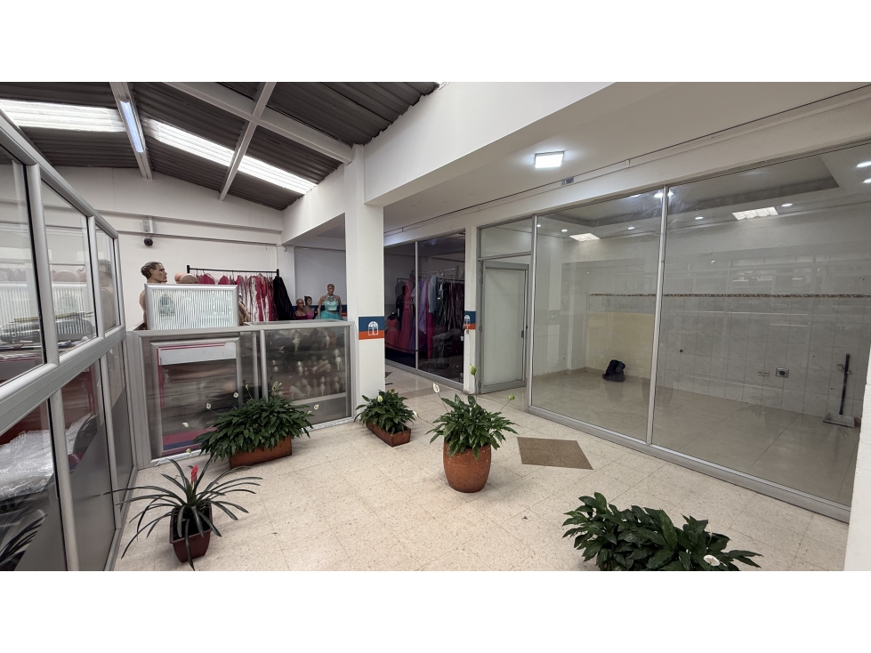 LOCAL EN VENTA EN FACATATIVA CENTRO COMERCIAL LOS PORTONES - 4