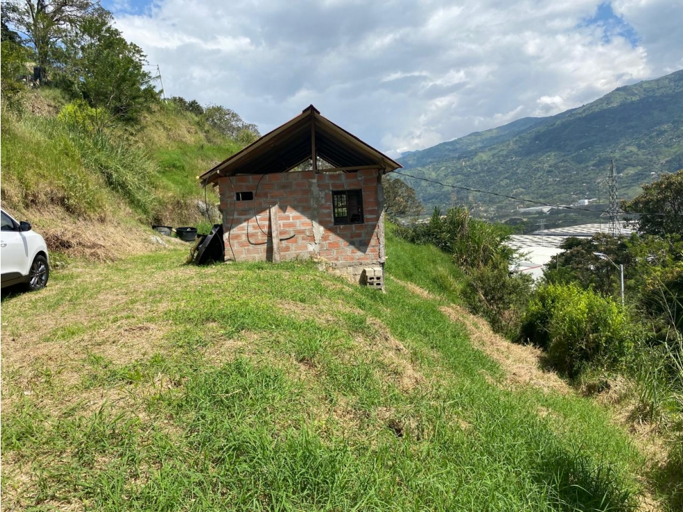 Vendo lote en girardota a 2 minutos de la autopista