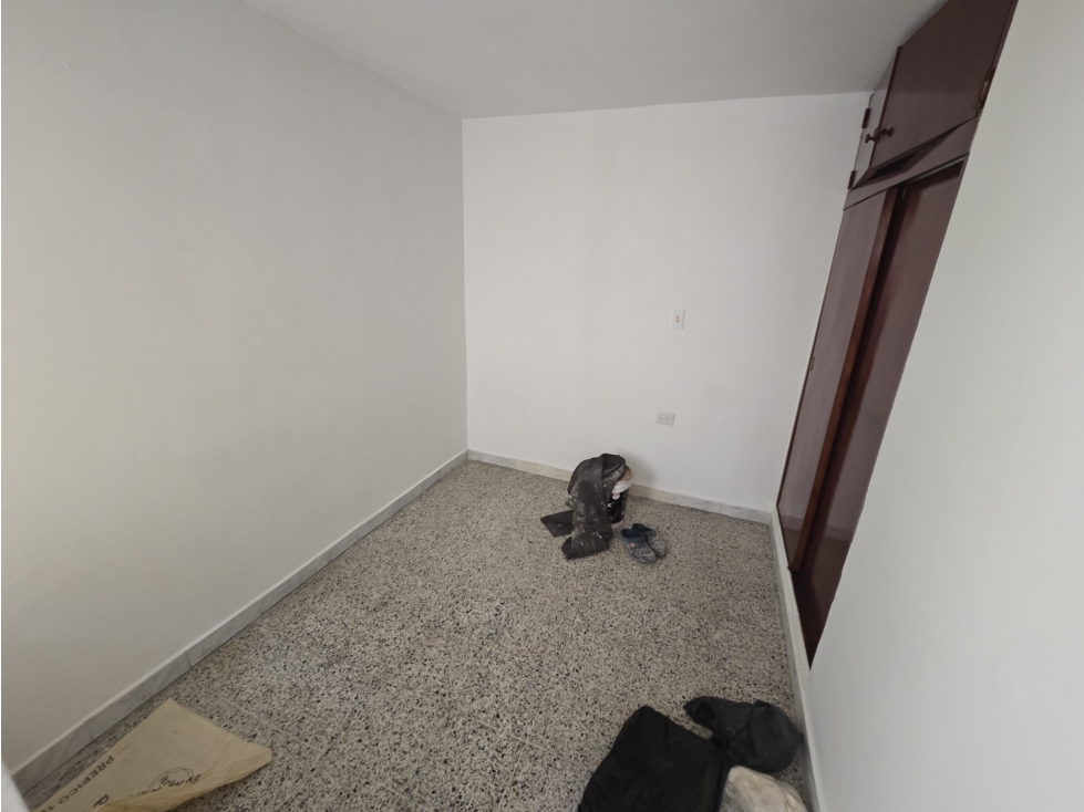 VENDO CASA EN BELEN LAS VIOLETAS CERCA A LA UNIVERSIDAD DE MEDELLIN — foto 4