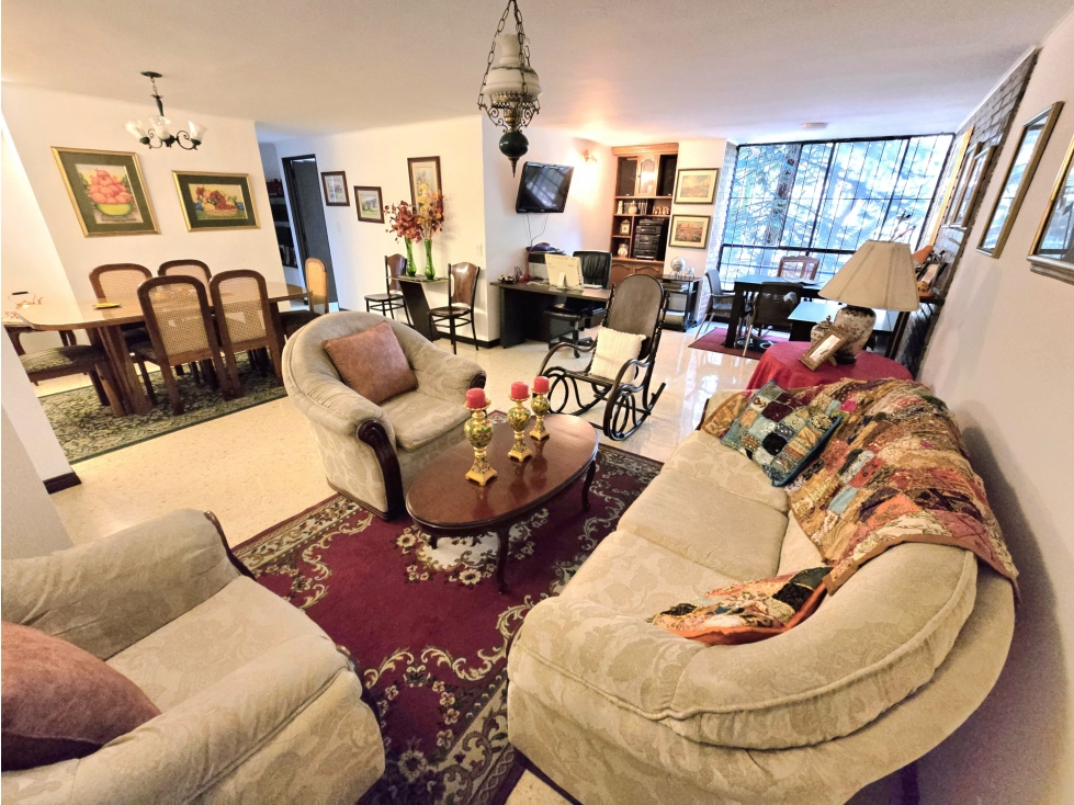 VENDO AMPLIO APARTAMENTO EN CONQUISTADORES