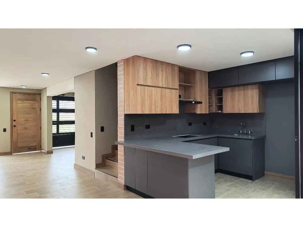 VENDO HERMOSA CASA EN EL CARMEN DE VIBORAL