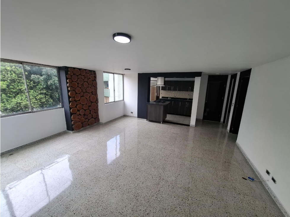 ARRIENDO APARTAMENTO EN LOS COLORES — foto 3