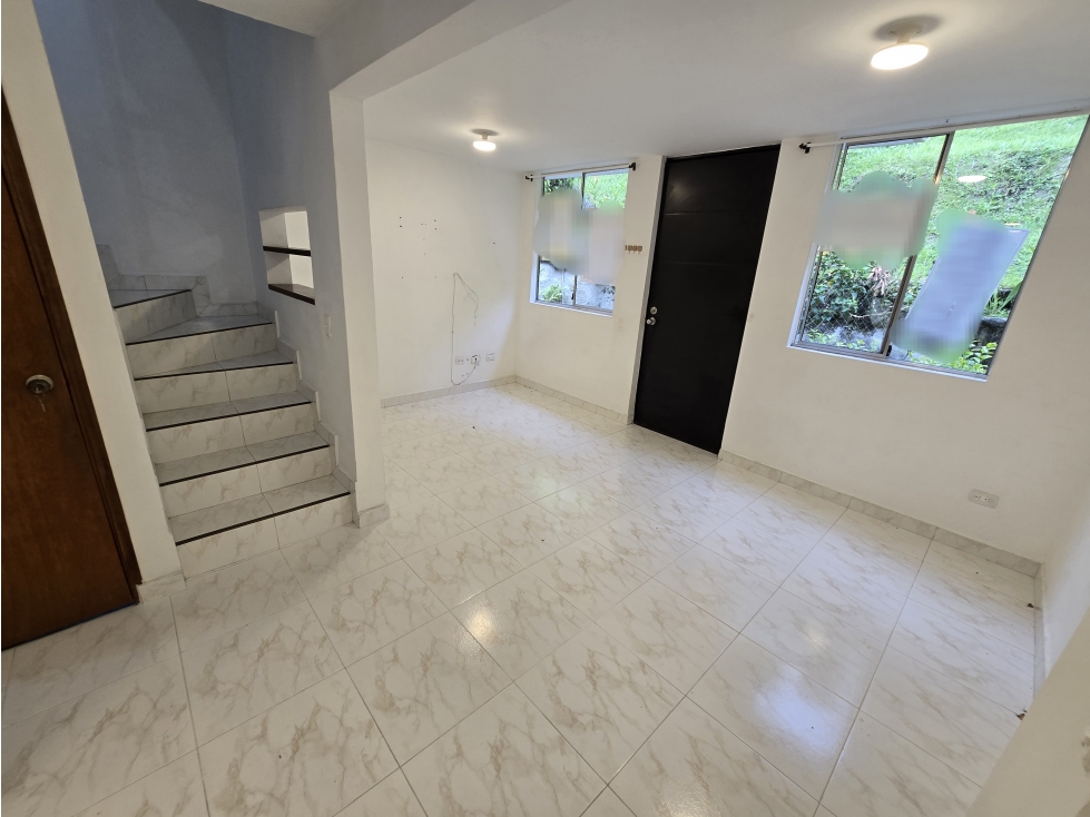 ARRIENDO CASA EN LA LOMA DE LOS BERNAL — foto 2