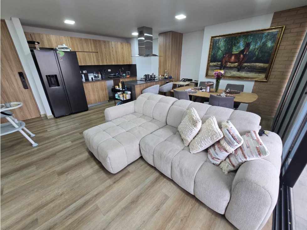 VENDO HERMOSO APARTAMENTO EN LOS COLORES — foto 3