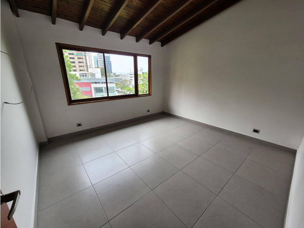 VENDO AMPLIO APARTAMENTO EN EL POBLADO CASTROPOL — foto 6