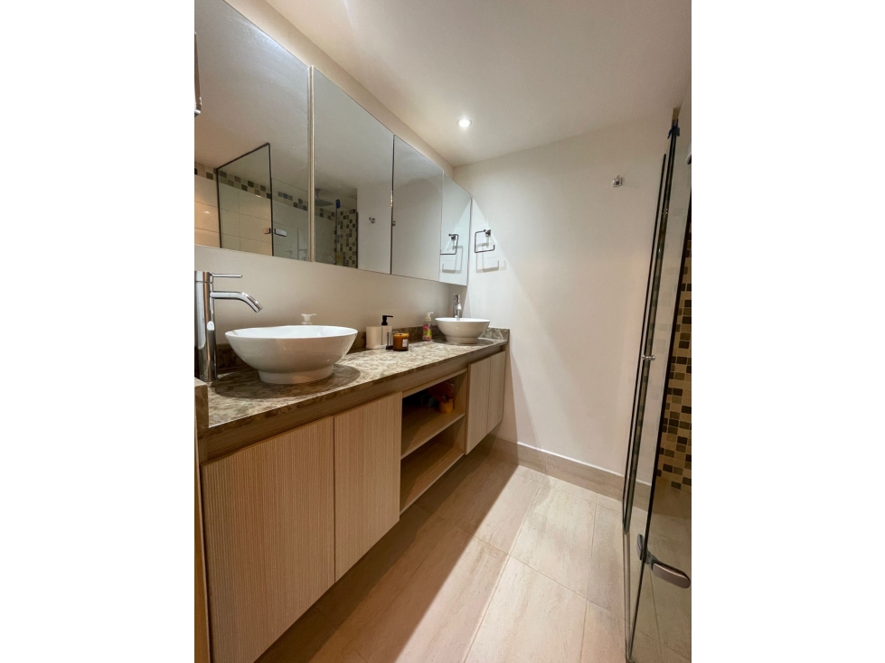 VENDO HERMOSO APARTAMENTO EN LA LOMA DE LOS BERNAL — foto 5