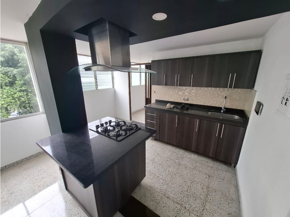 ARRIENDO APARTAMENTO EN LOS COLORES — foto 4