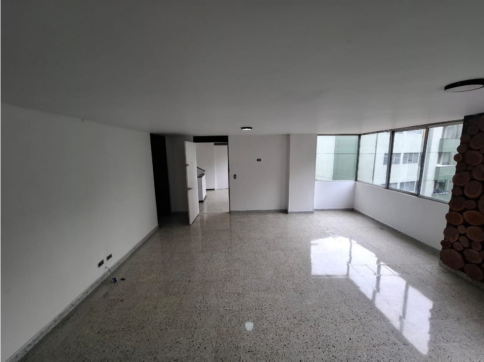 ARRIENDO APARTAMENTO EN LOS COLORES — foto 2
