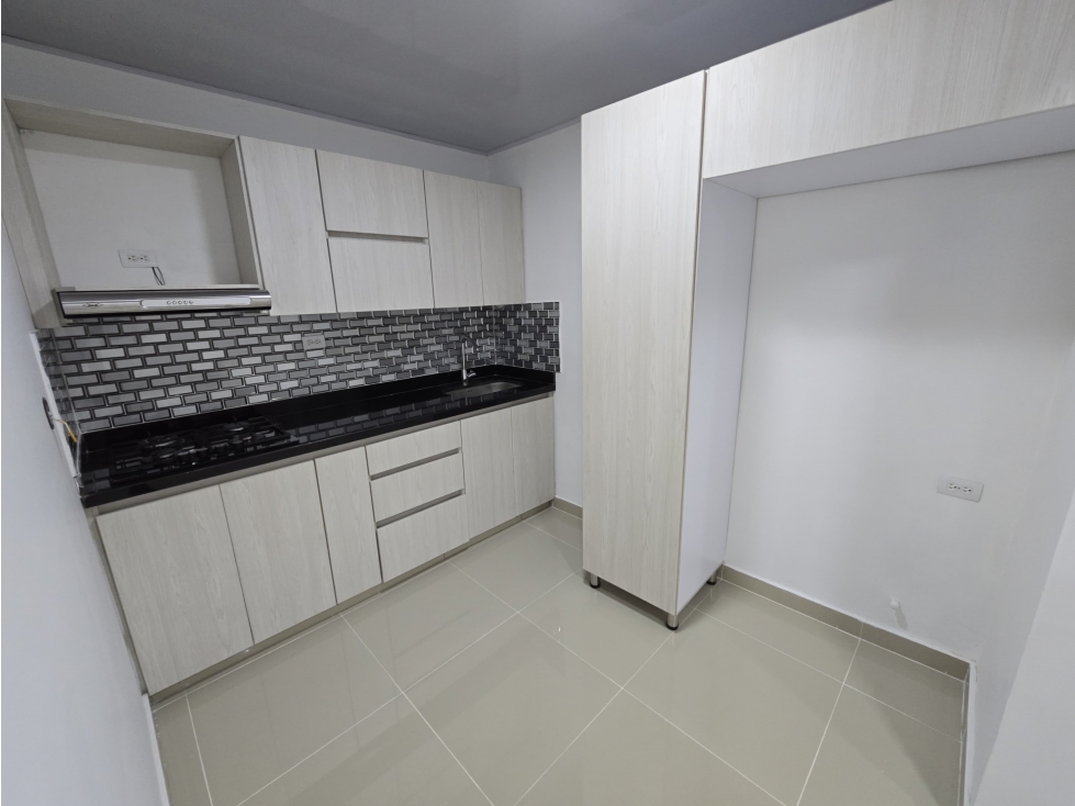 ARRIENDO CASA PRIMER PISO EN LA FLORESTA CON PARQUEADERO