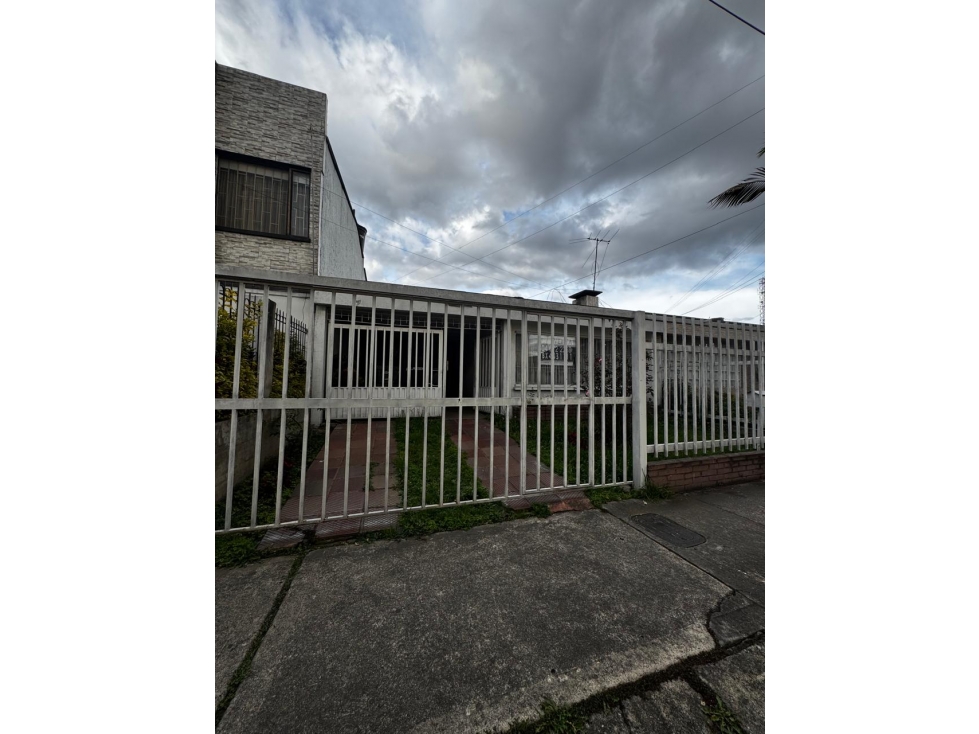 VENDO CASA MODELIA