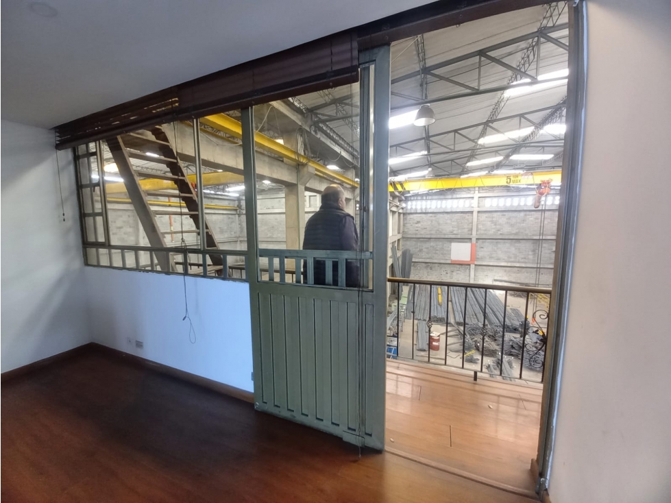 ARRIENDO BODEGA VALLADOLID 1,470 MTS - 2
