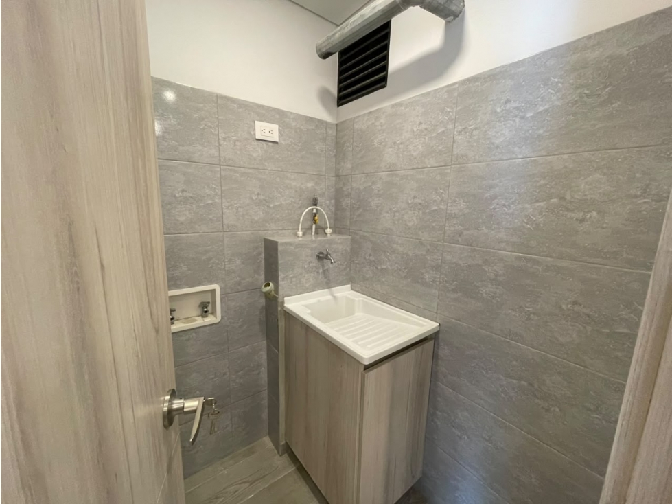APARTAMENTO EN ARRIENDO EN LA CASTELLANA * — foto 4